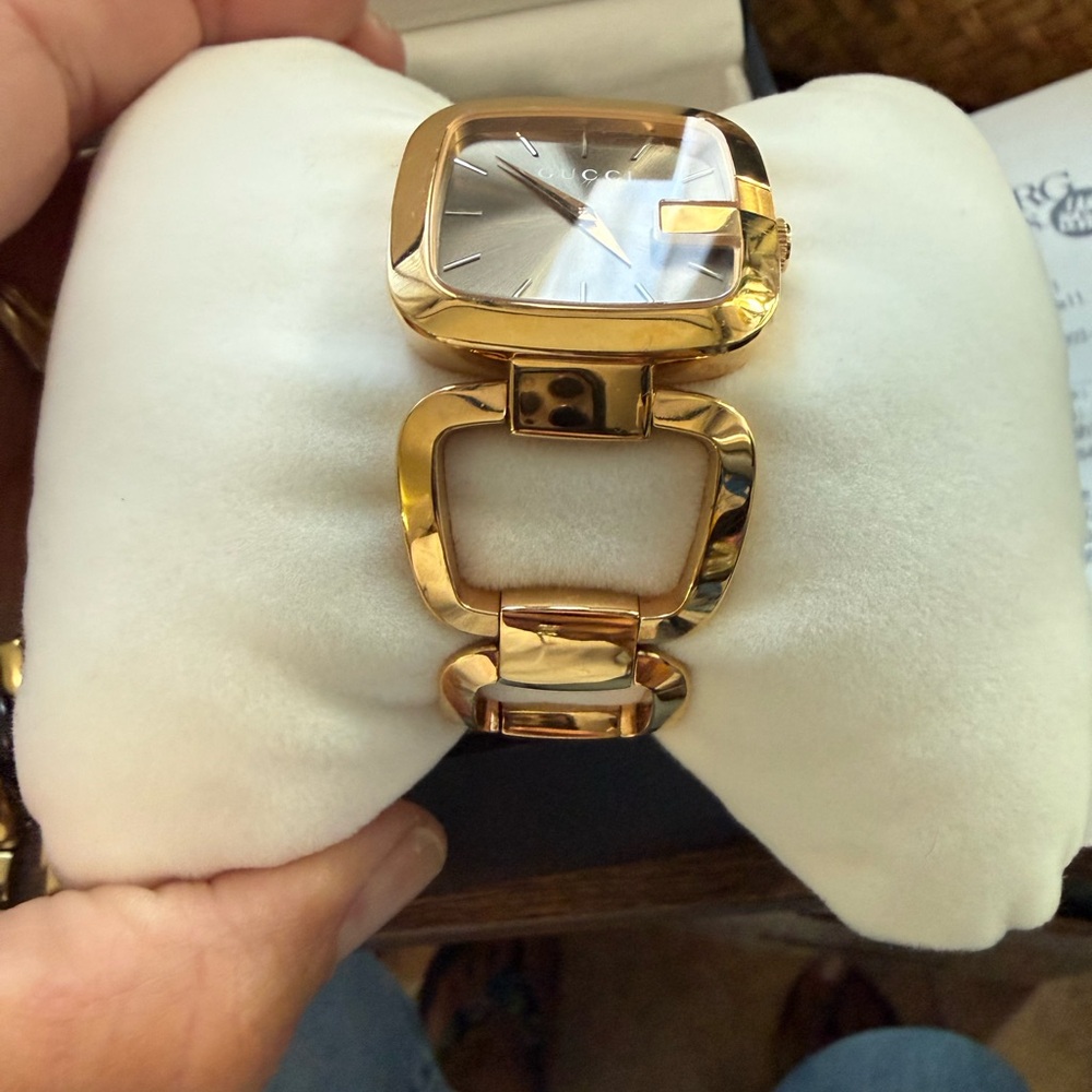 Gucci Women's Gold 125.4 Square open link Watch - Picture 10 of 14